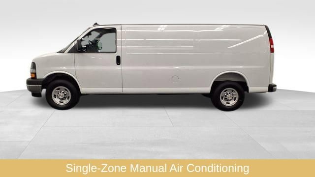 Used 2025 Chevrolet Express 3500 Extended w/ Driver Convenience Package image 7