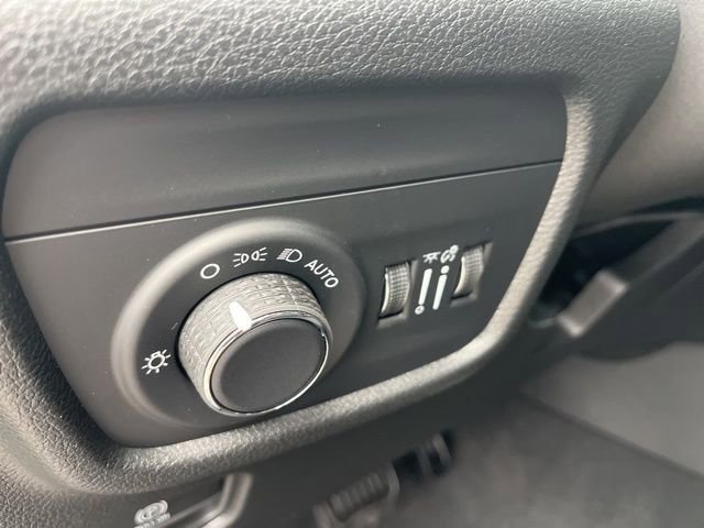 New 2025 Jeep Grand Cherokee 4WD image 13