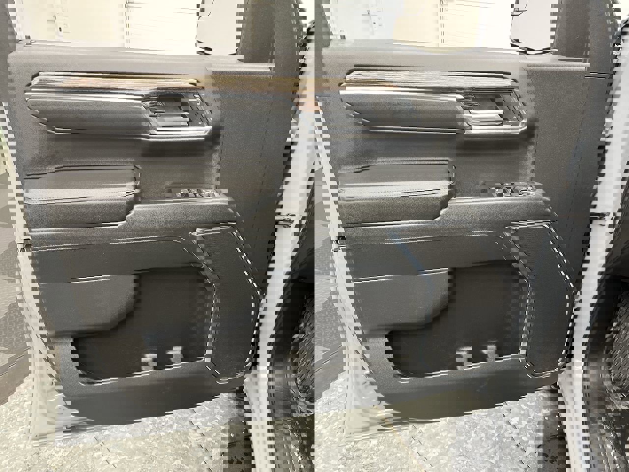 Used 2024 GMC Sierra 1500 SLE w/ X31 Off-Road Package image 7