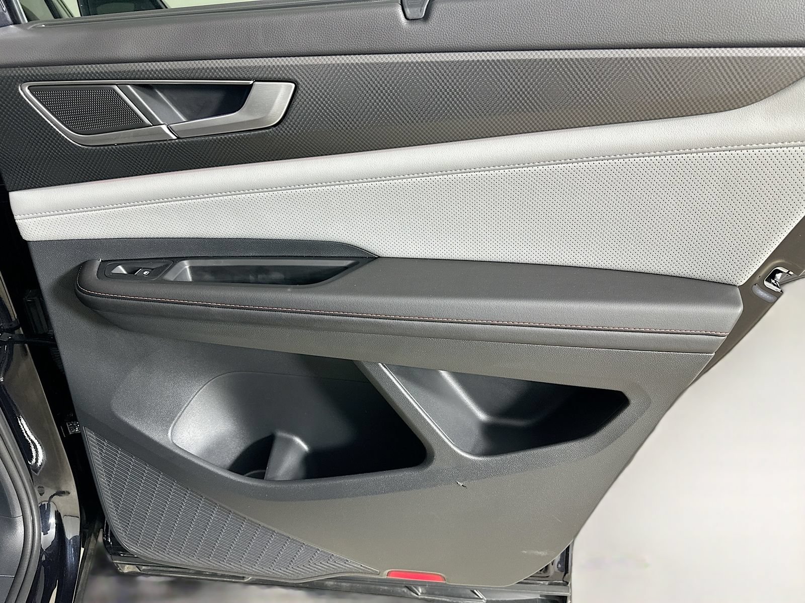 Certified 2024 Volkswagen Atlas Peak Edition SEL AWD/4WD image 41