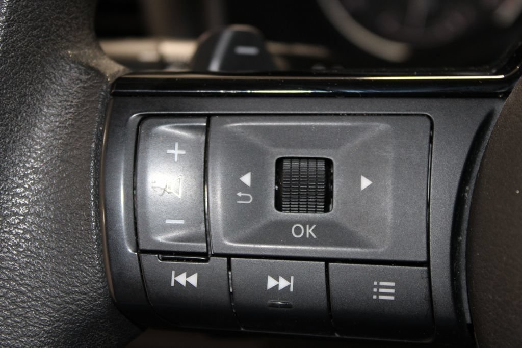 Used 2023 Nissan Rogue SV AWD/4WD image 40