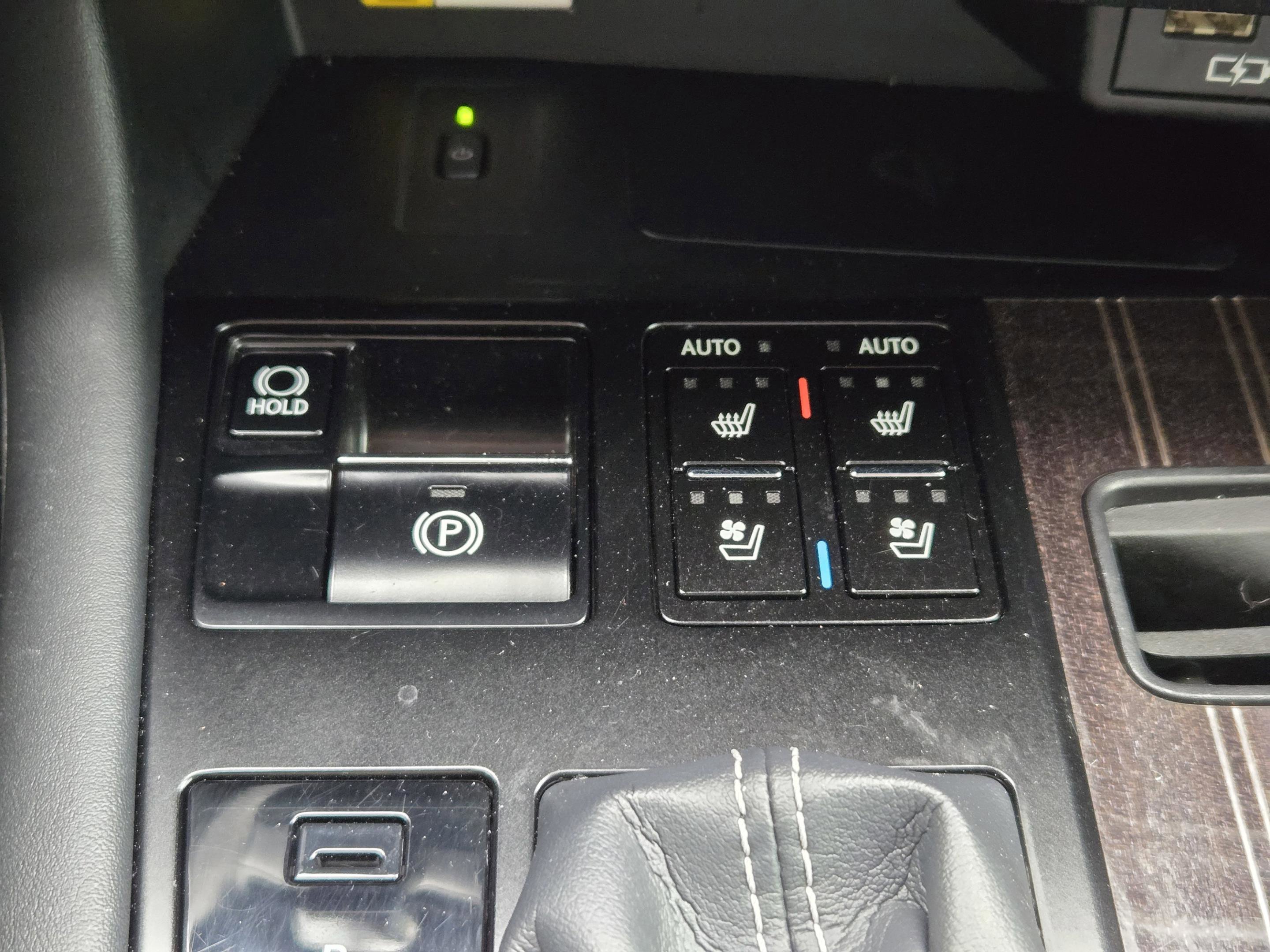 Used 2021 Lexus RX 450h AWD w/ Luxury Package image 18