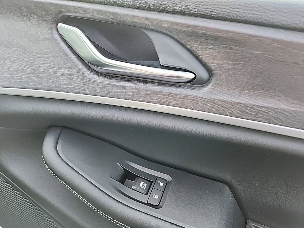 New 2025 Jeep Grand Cherokee L Limited w/ Black Appearance Package image 13