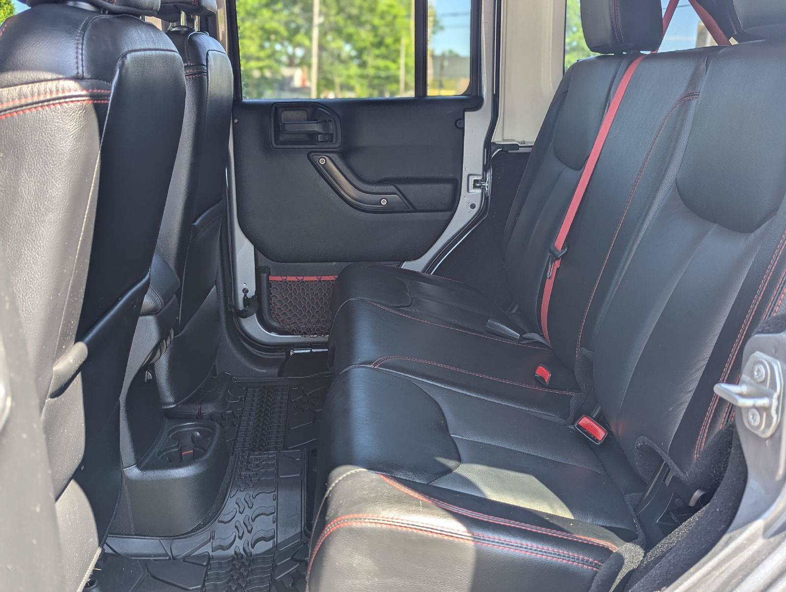 Used 2018 Jeep Wrangler Unlimited Rubicon w/ Max Tow Package AWD/4WD image 32