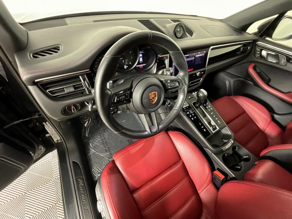 Used 2023 Porsche Macan Turbo image 15