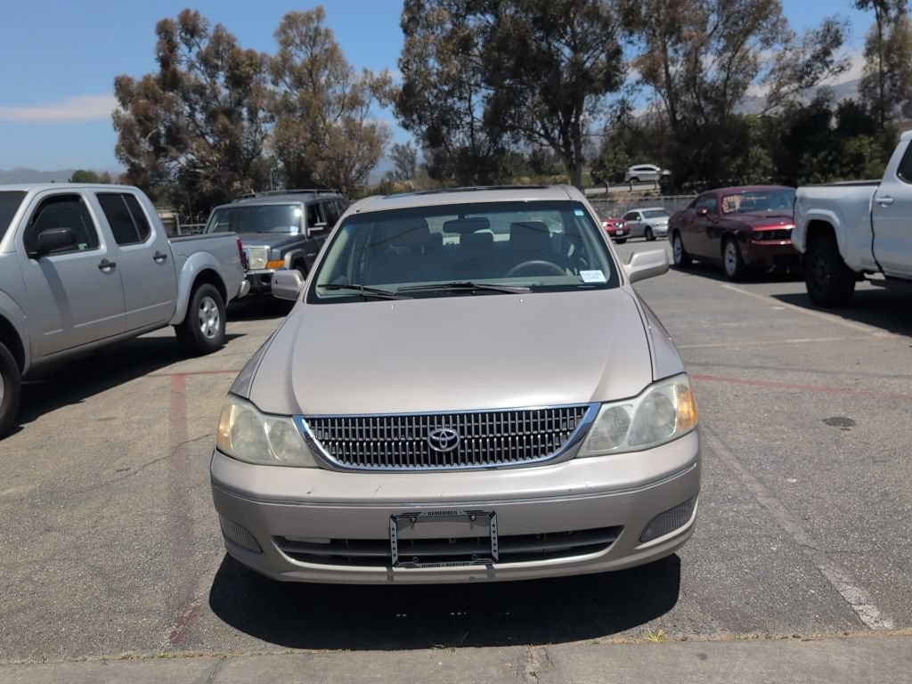 Used 2000 Toyota Avalon XLS FWD image 2