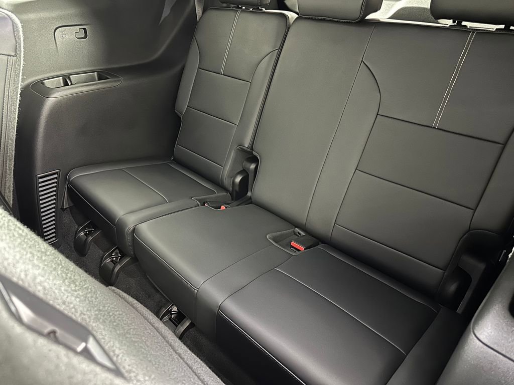 Used 2024 GMC Acadia Elevation image 28