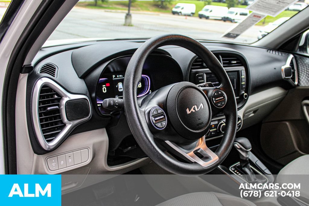 Used 2025 Kia Soul LX w/ LX Technology Package FWD image 30