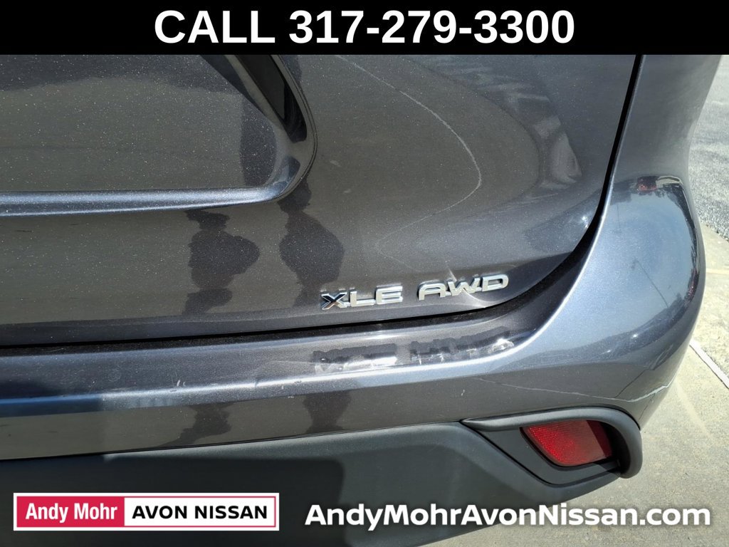 Used 2024 Toyota Highlander XLE AWD/4WD image 12