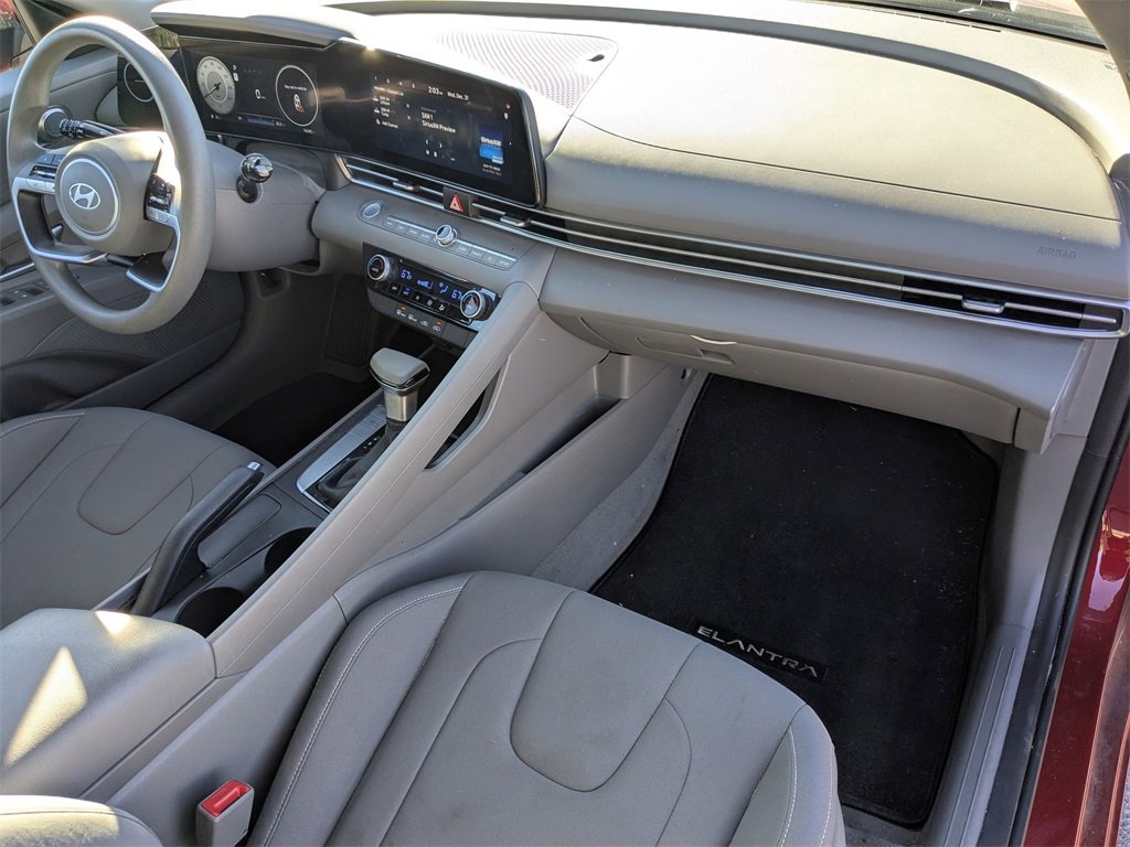 Used 2024 Hyundai Elantra SEL image 21