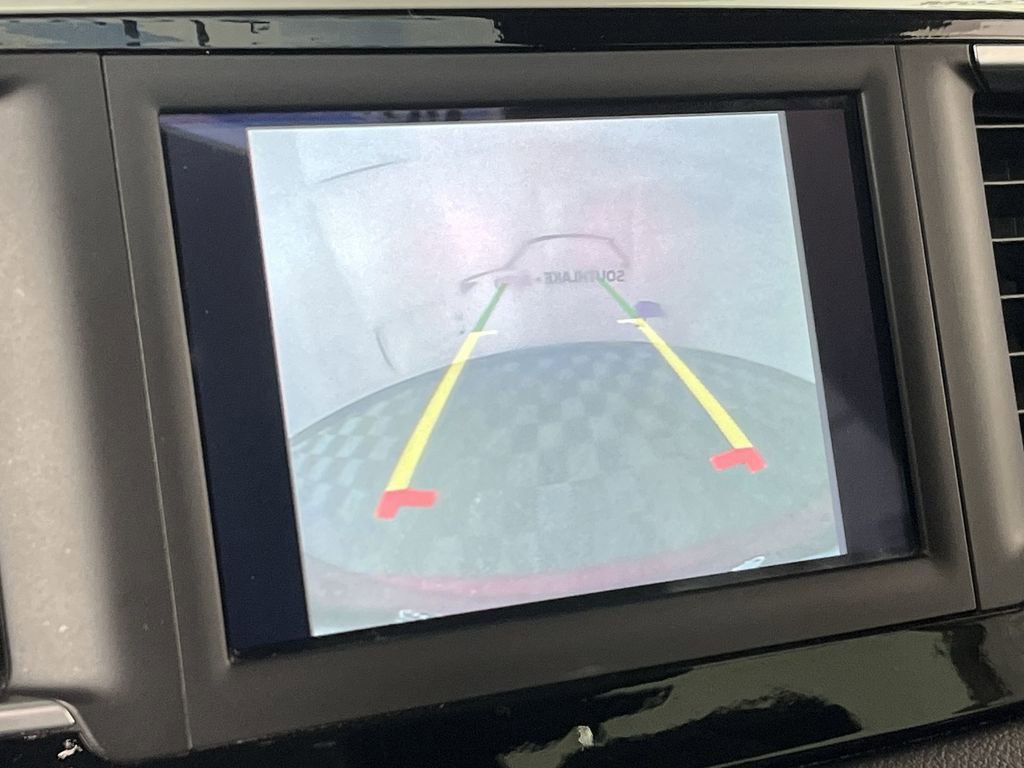 Used 2021 Chrysler Voyager Lxi FWD image 17