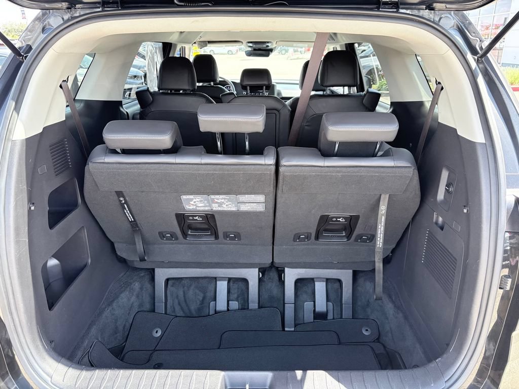 Used 2024 Kia Carnival LX FWD image 29