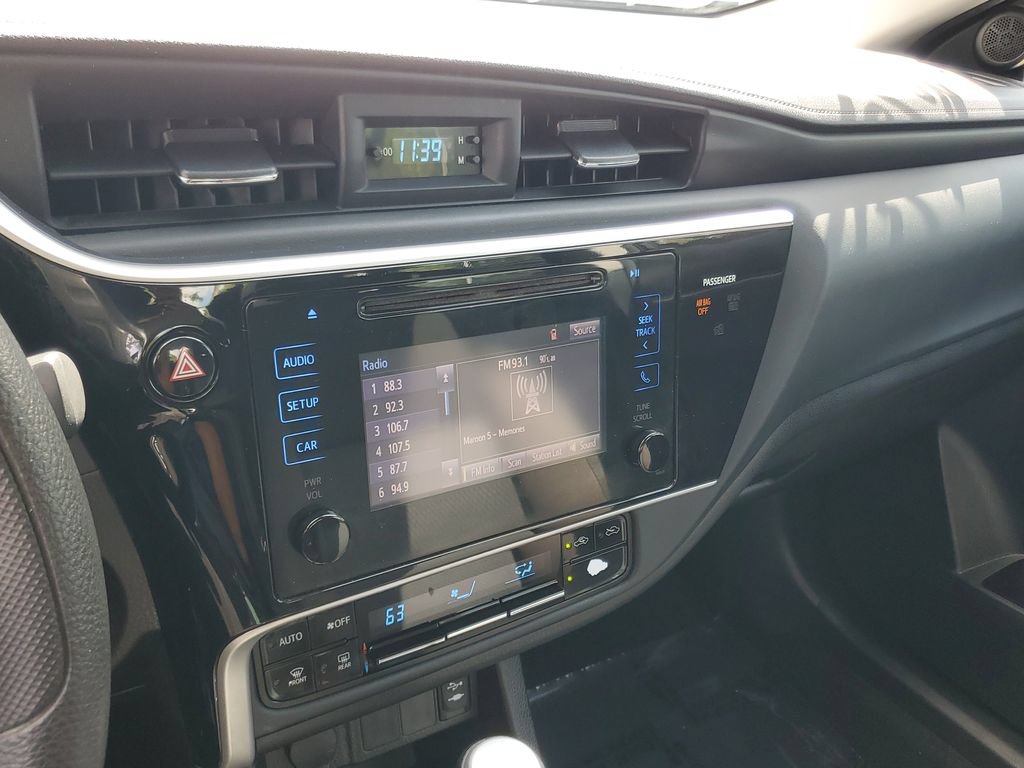 Used 2017 Toyota Corolla LE FWD image 21