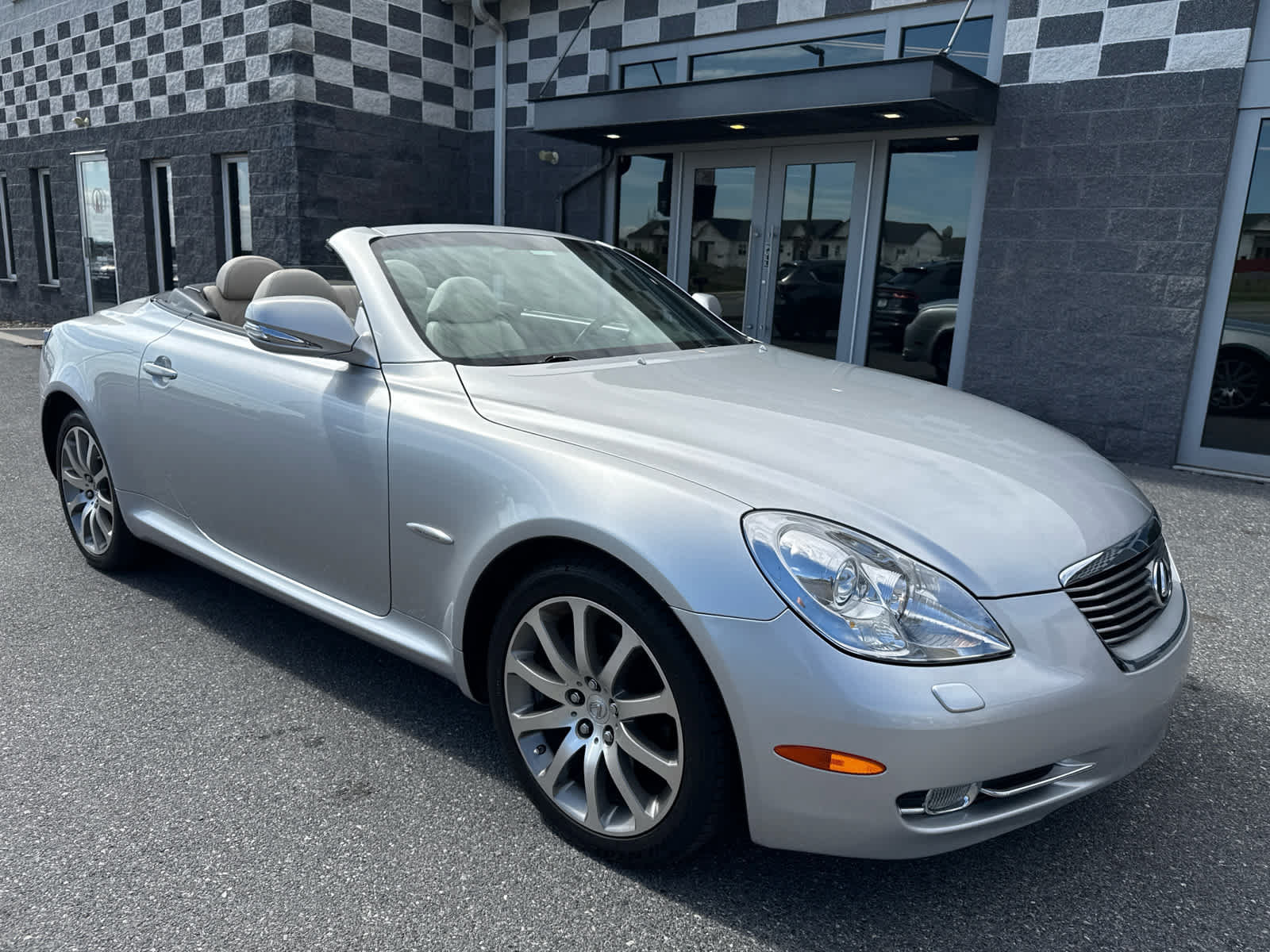Used 2009 Lexus SC 430 Convertible RWD image 2