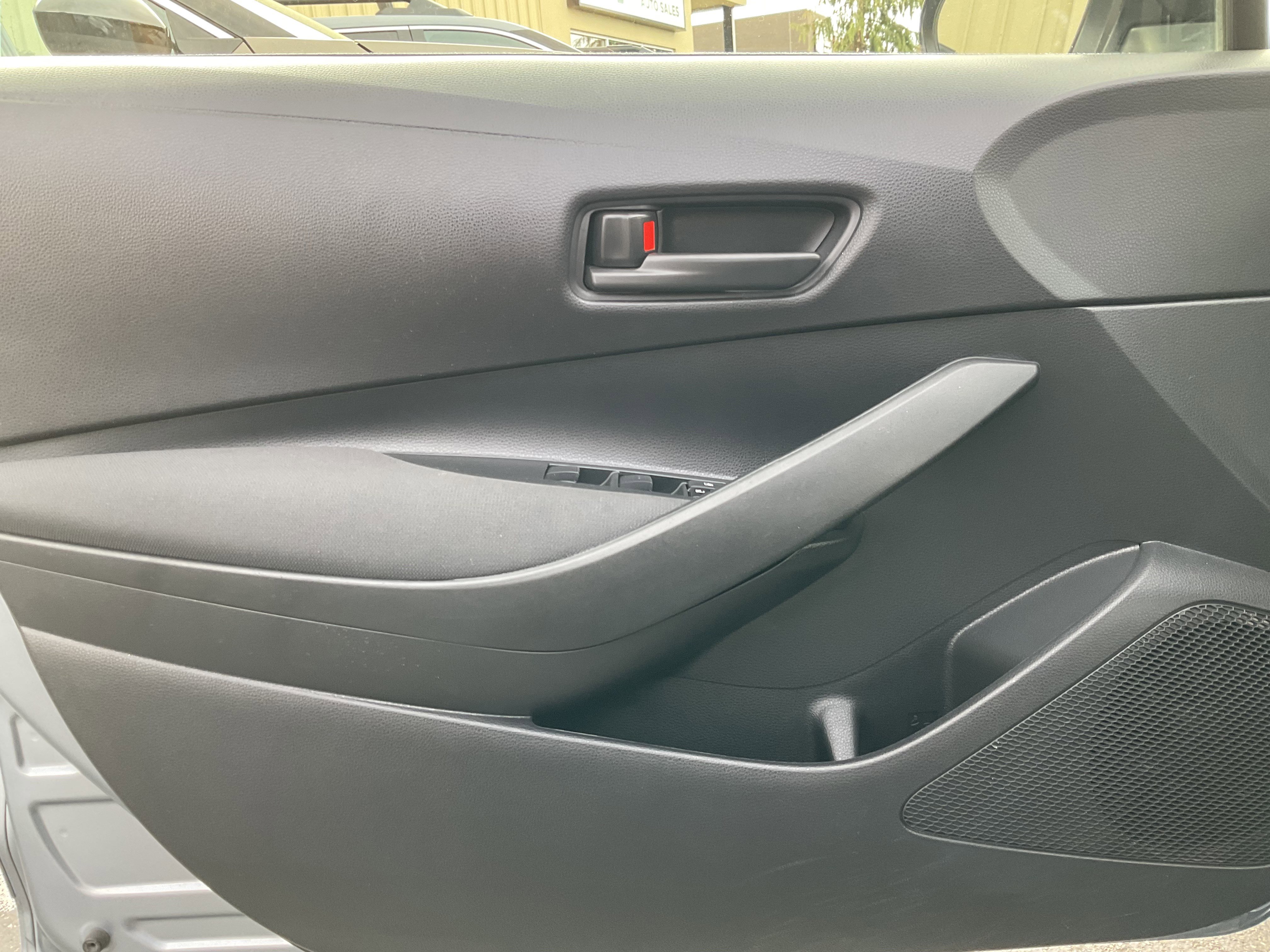 Used 2022 Toyota Corolla LE FWD image 25