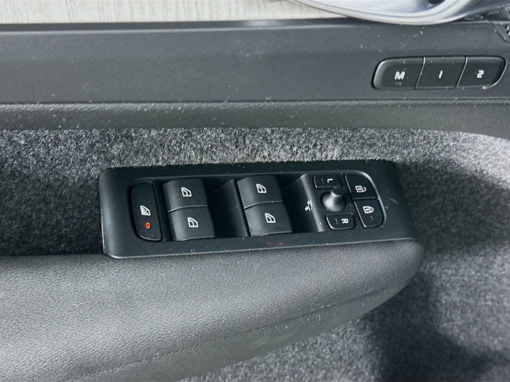 Used 2023 Volvo XC40 B5 Plus w/ Driver Assist Package image 23