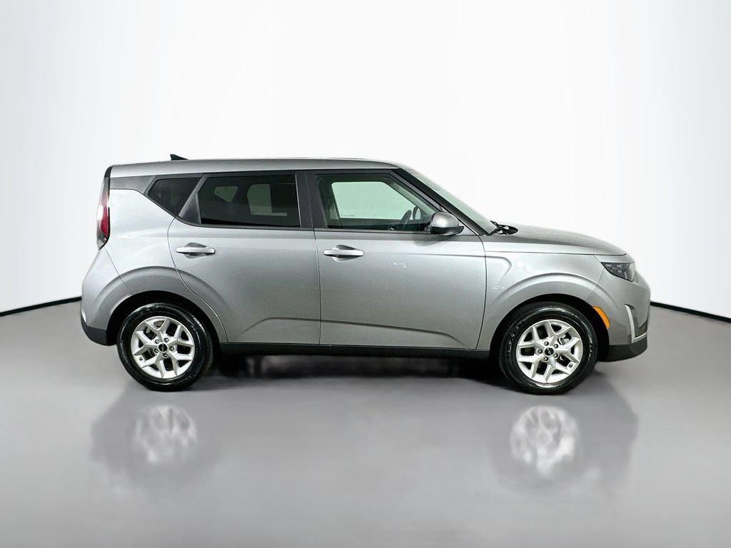 Used 2023 Kia Soul FWD image 7