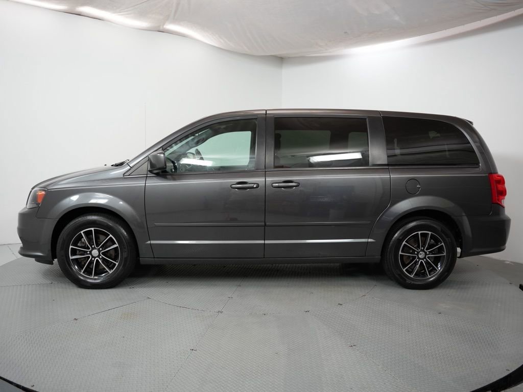 Used 2015 Dodge Grand Caravan SE image 4