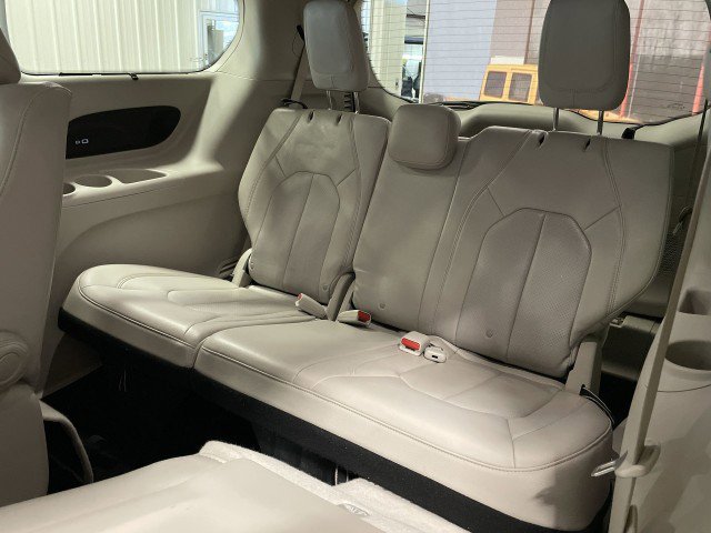 Used 2021 Chrysler Pacifica Touring-L image 25