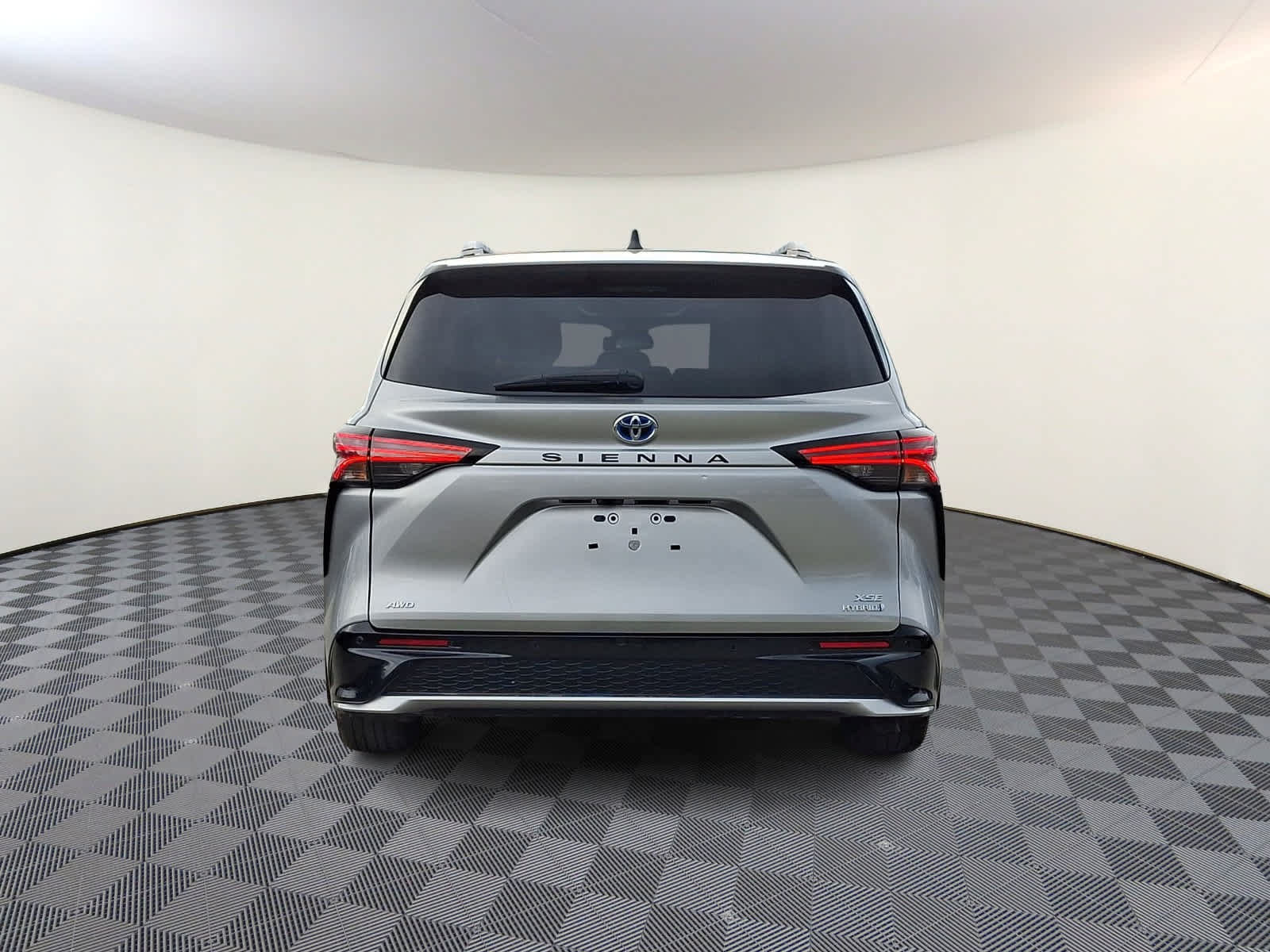 Used 2023 Toyota Sienna XSE w/ XSE Plus Package AWD/4WD image 6