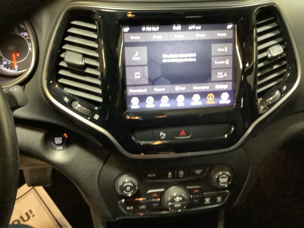 Used 2019 Jeep Cherokee Limited image 34