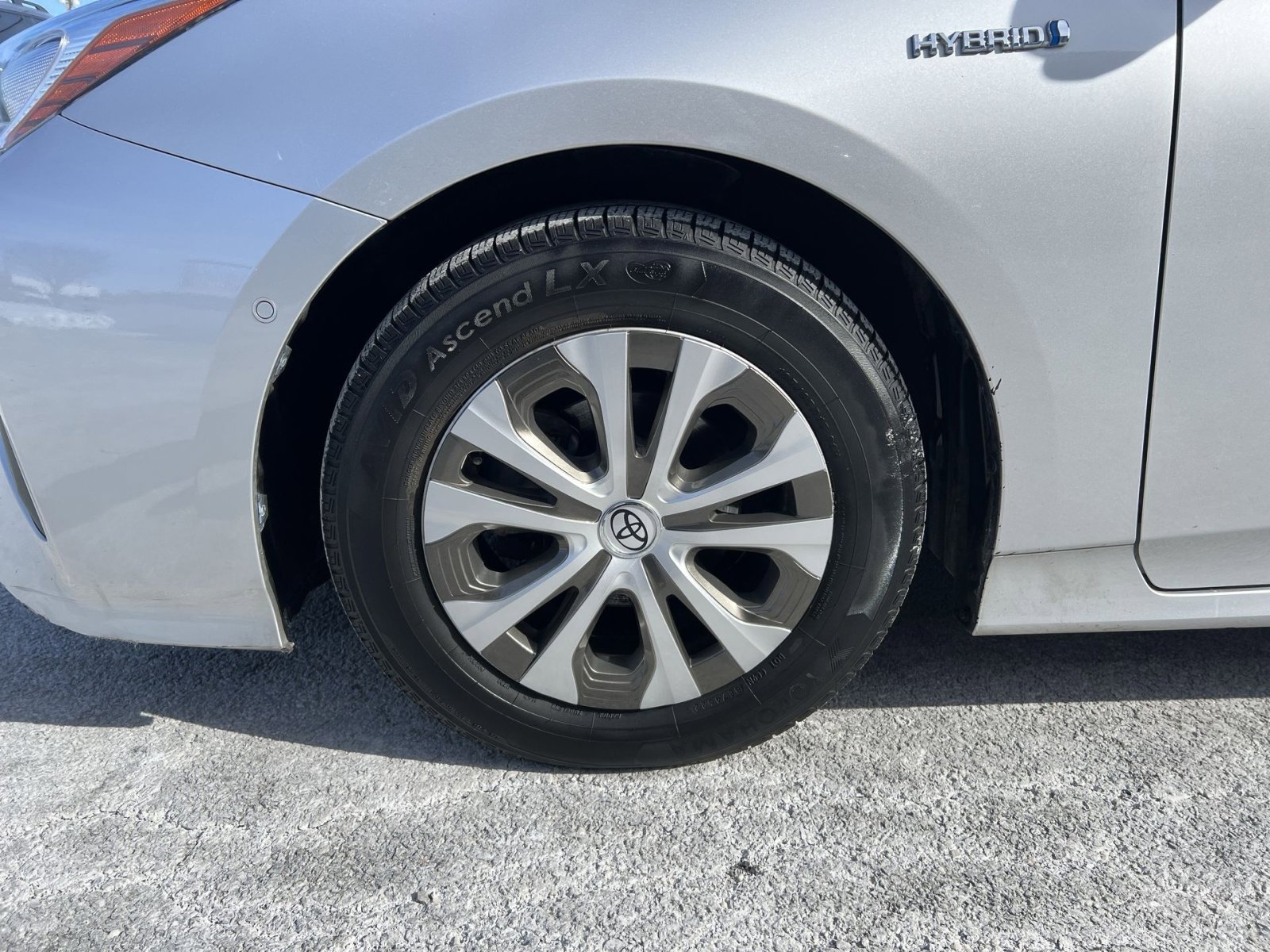 Used 2017 Toyota Prius Two image 12