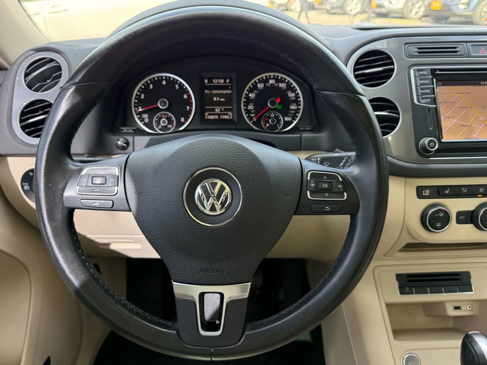 Used 2017 Volkswagen Tiguan SEL image 27