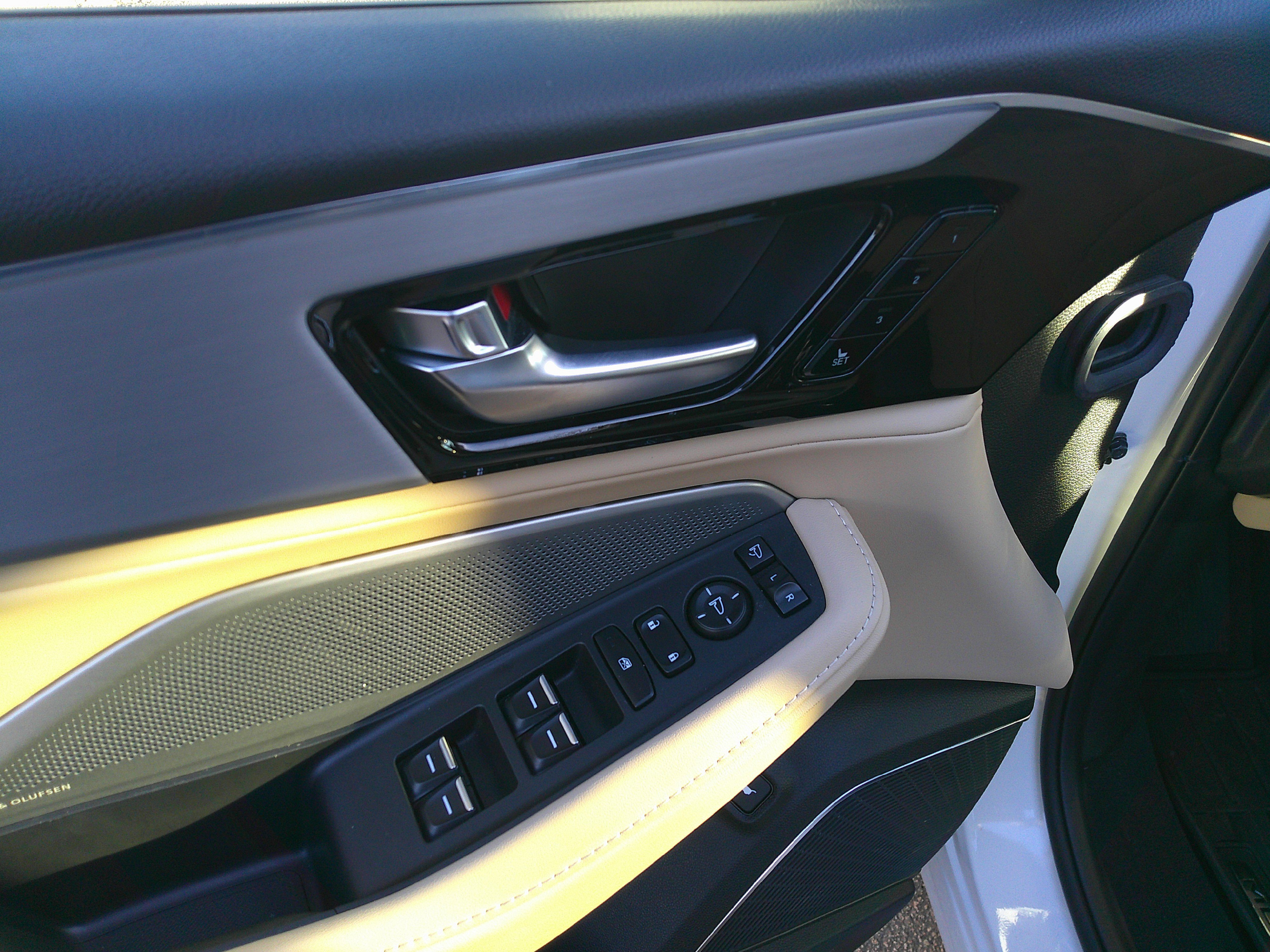 Used 2025 Acura MDX SH-AWD w/ Technology Package image 18