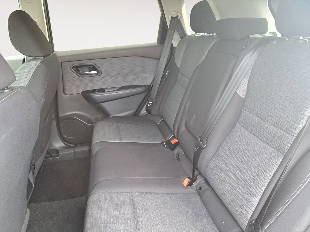 Used 2023 Nissan Rogue SV image 13