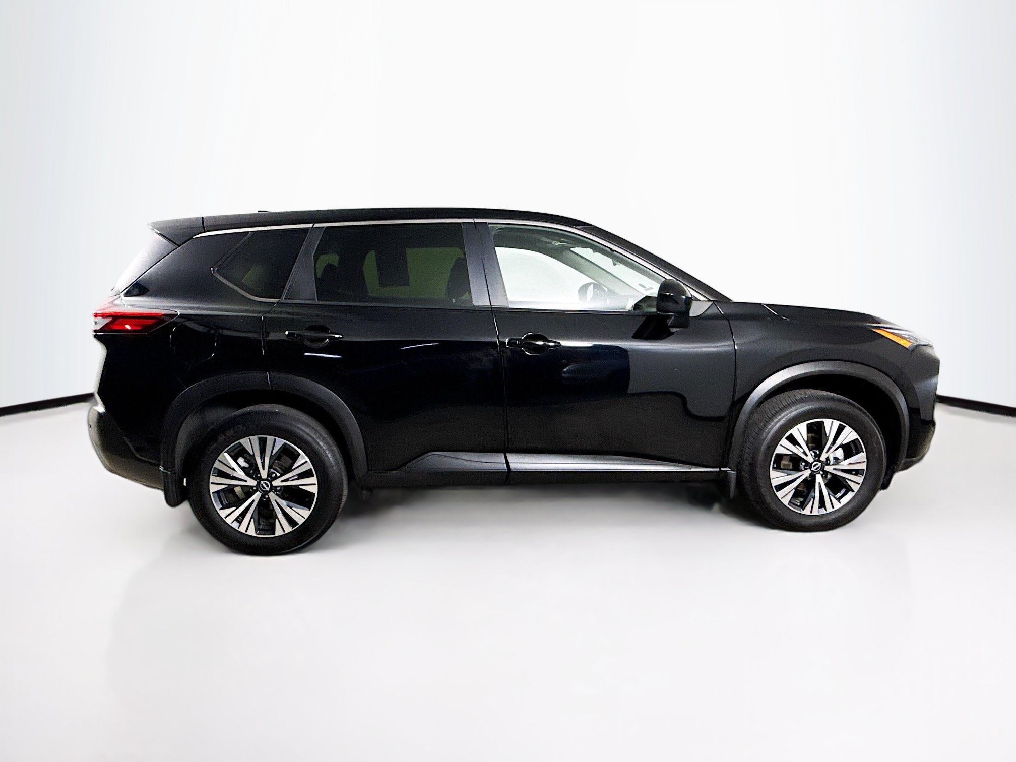 Used 2023 Nissan Rogue SV AWD/4WD image 2