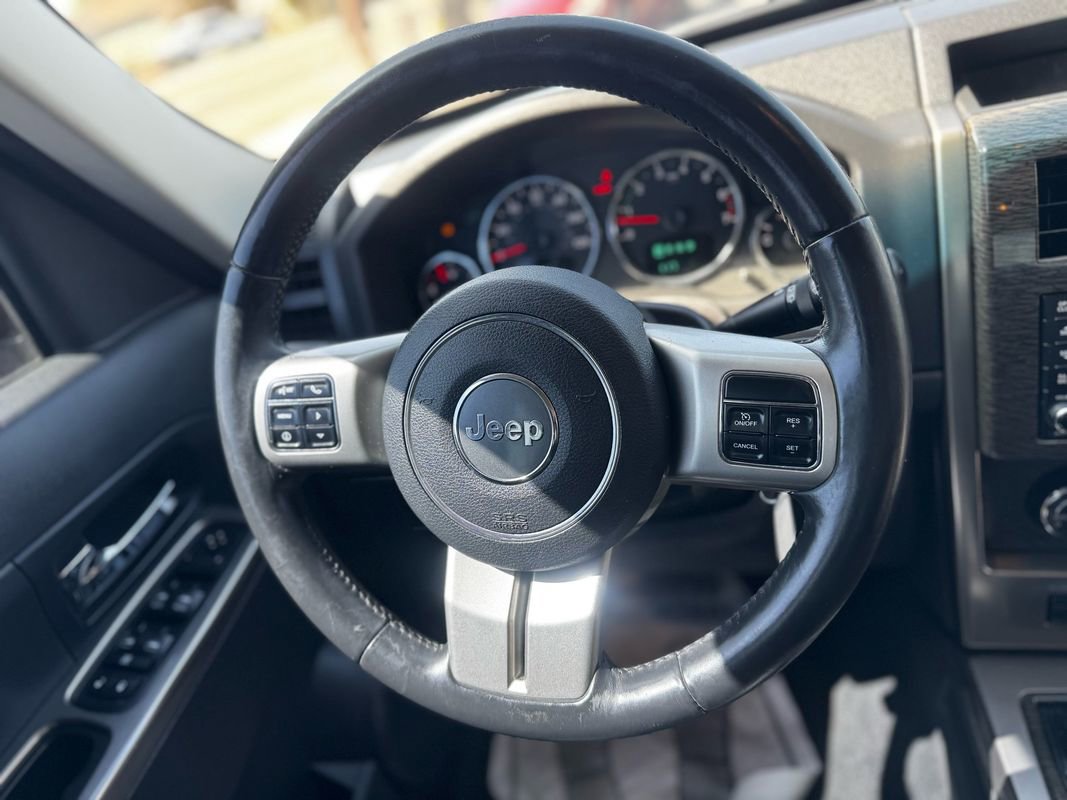 Used 2012 Jeep Liberty Limited Jet w/ Comfort/Convenience Group image 18