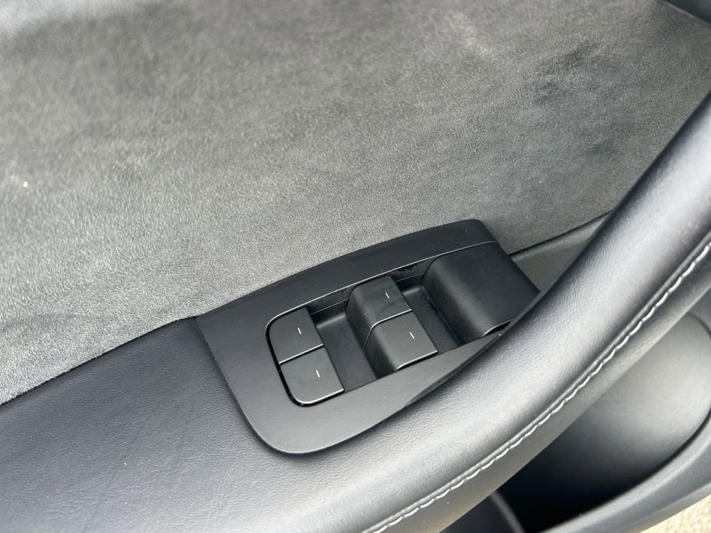 Used 2021 Tesla Model Y Long Range AWD/4WD image 23