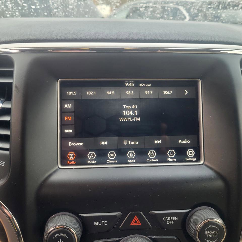 Used 2019 Jeep Grand Cherokee Laredo AWD/4WD image 22