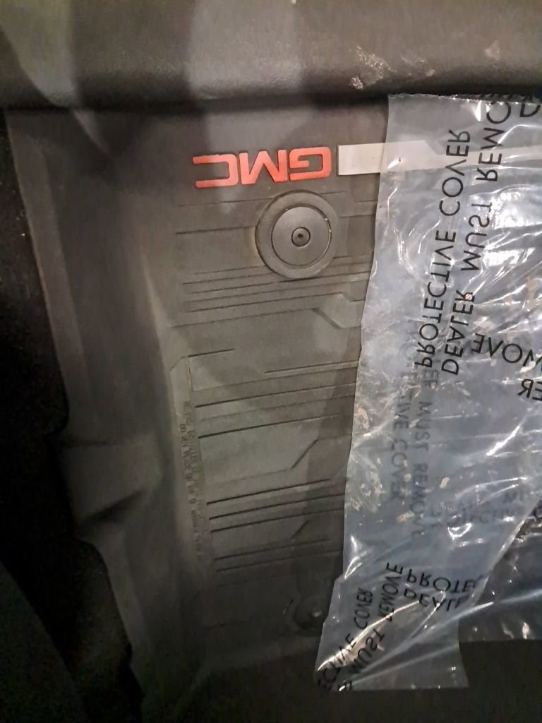 Used 2022 GMC Acadia AT4 w/ Technology Package image 9