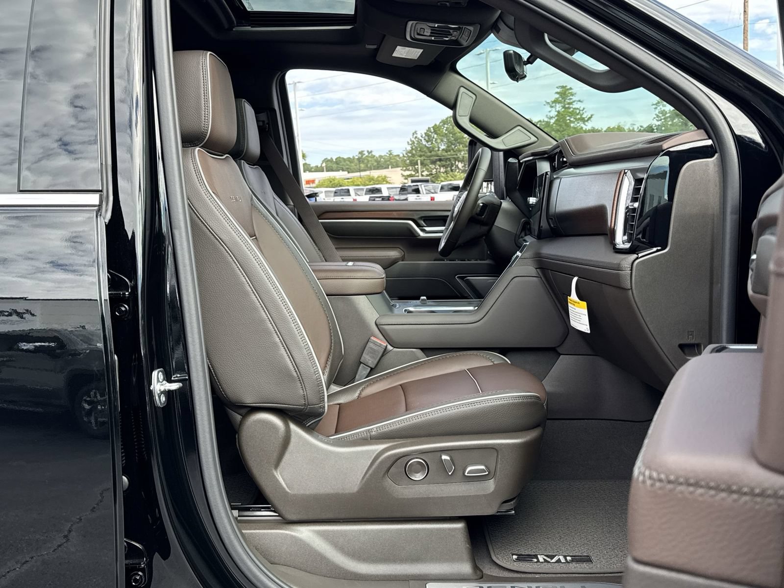 Used 2026 GMC Sierra 2500 Denali w/ Technology Package AWD/4WD image 33