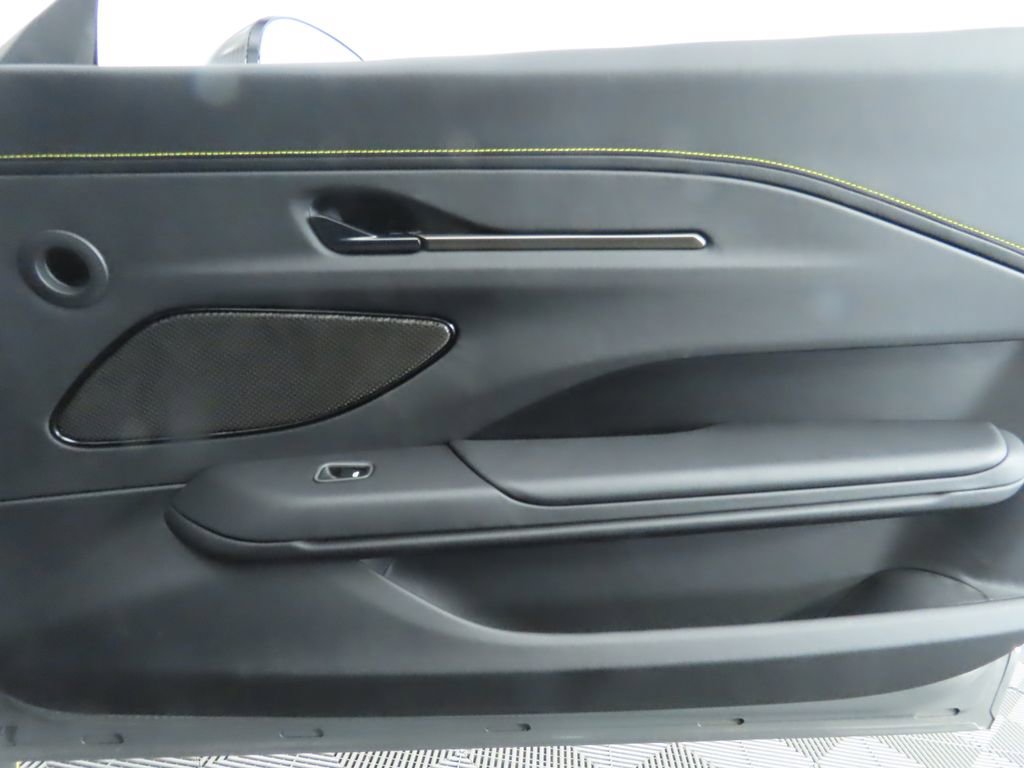 Used 2025 Aston Martin V8 Vantage Coupe image 24