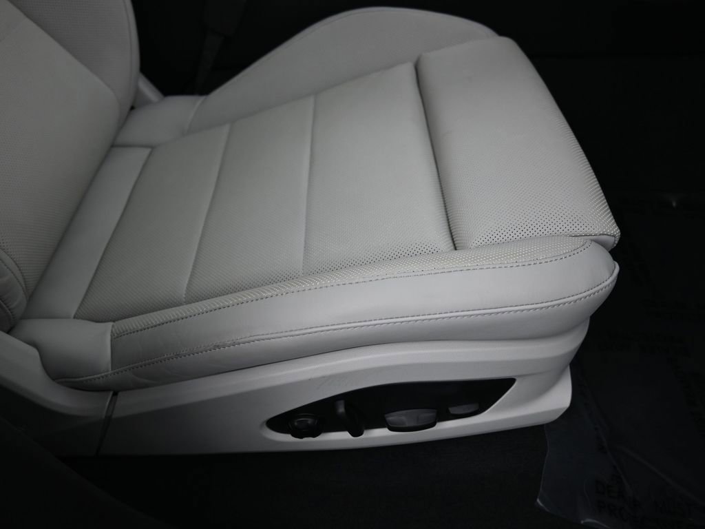 Certified 2024 Porsche Macan 4 Electric image 27