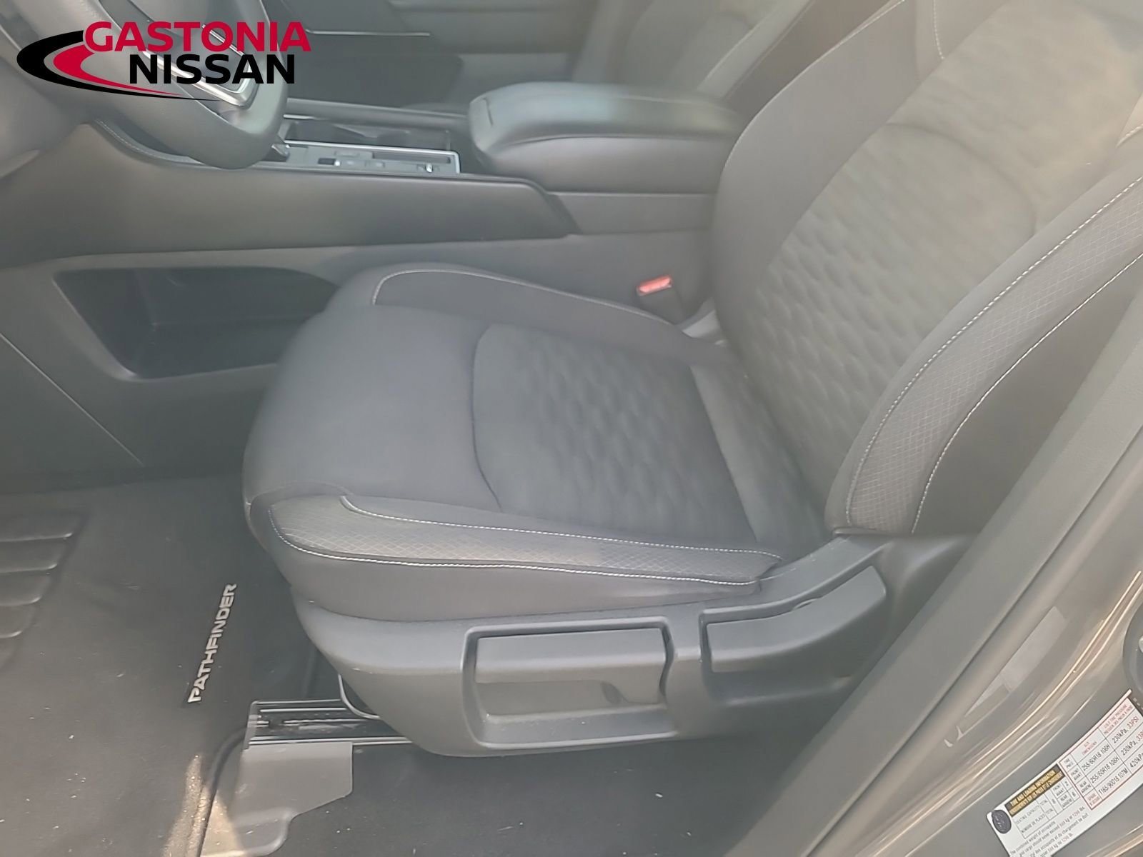 Used 2022 Nissan Pathfinder S image 27