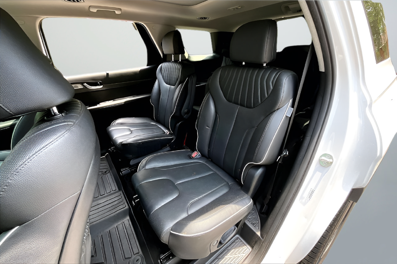 Used 2024 Hyundai Palisade Limited FWD image 18
