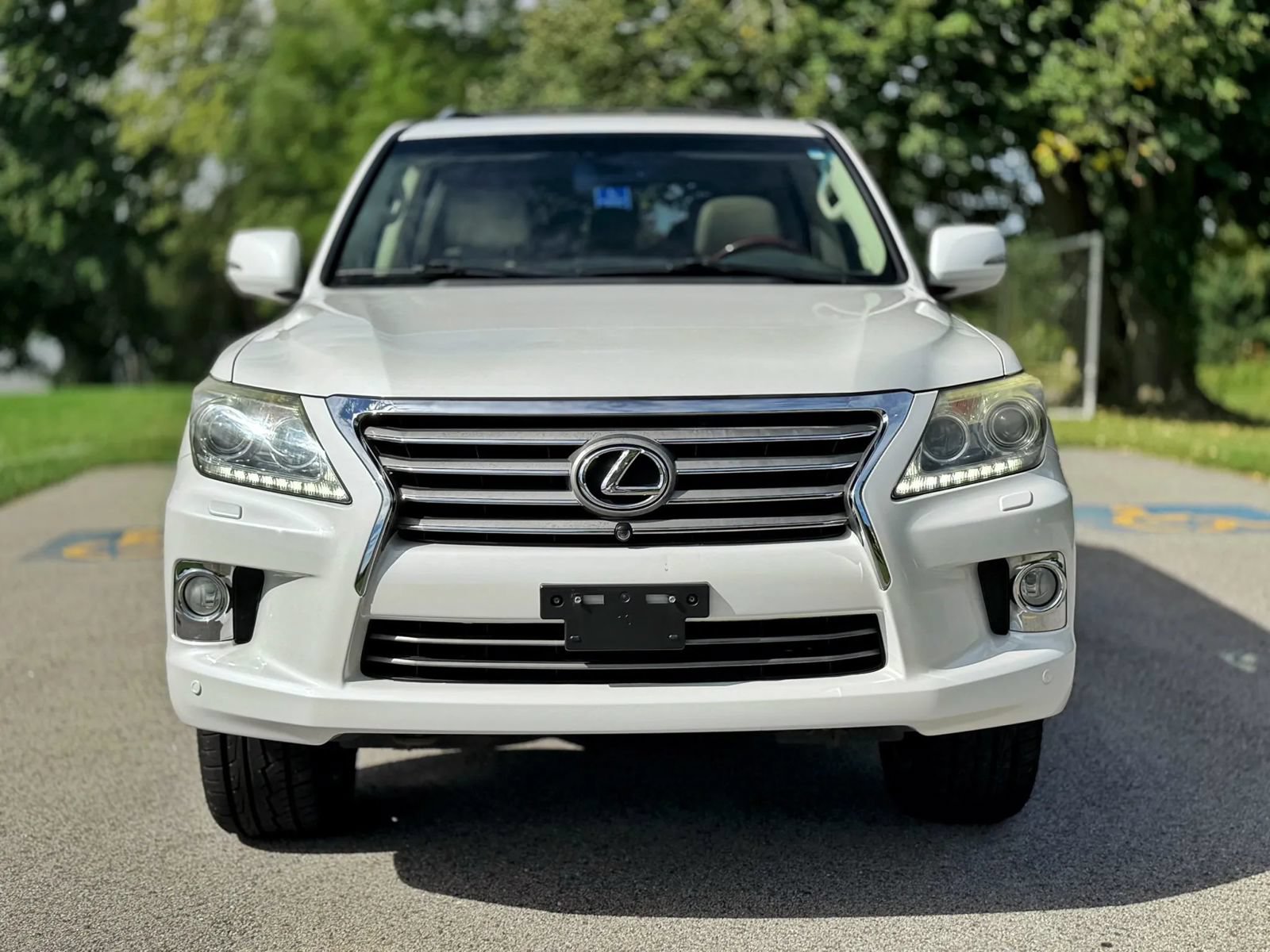 Used 2013 Lexus LX 570 4WD w/ Luxury Pkg image 38