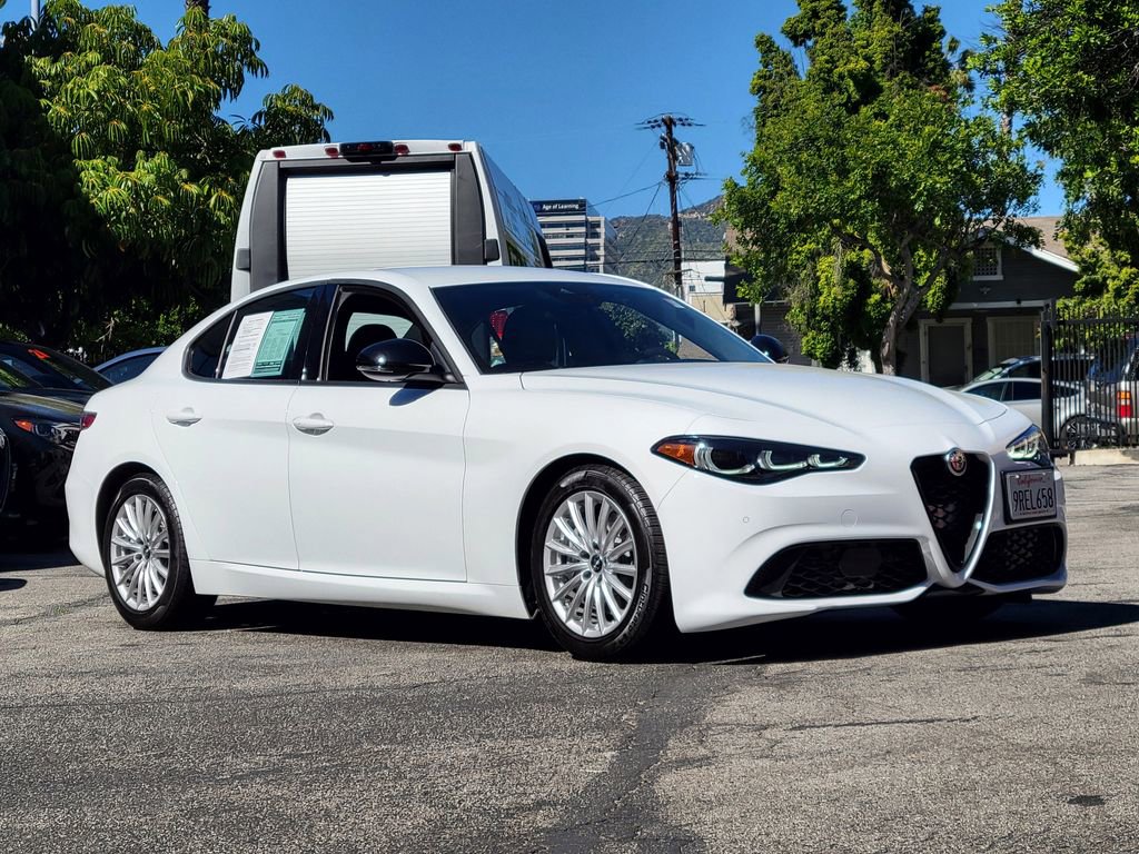 Used 2024 Alfa Romeo Giulia Sprint image 32