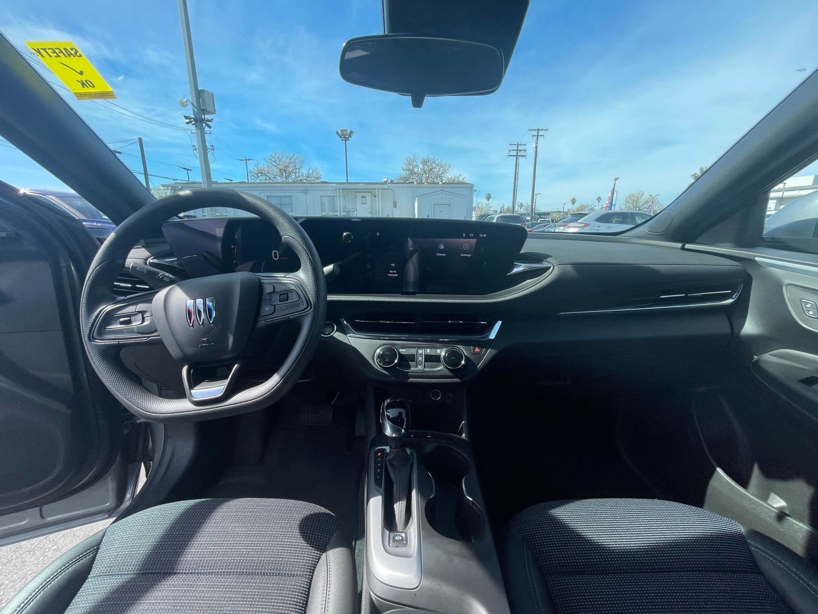 Used 2025 Buick Envista Preferred image 28