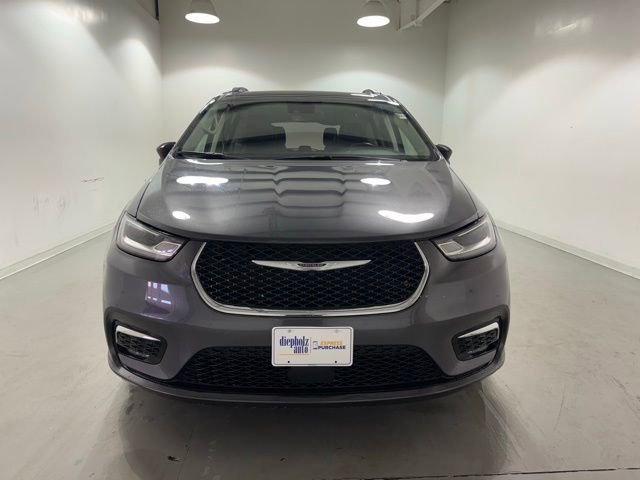 Used 2022 Chrysler Pacifica Touring-L image 2