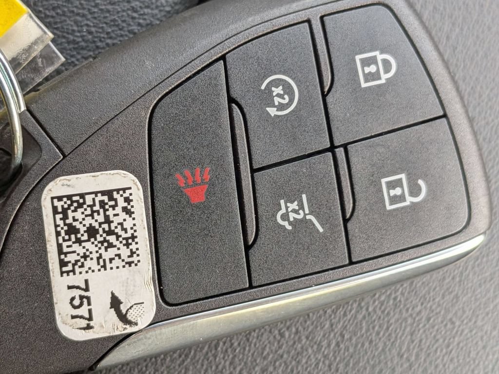 Used 2023 Buick Envision Avenir AWD/4WD image 39