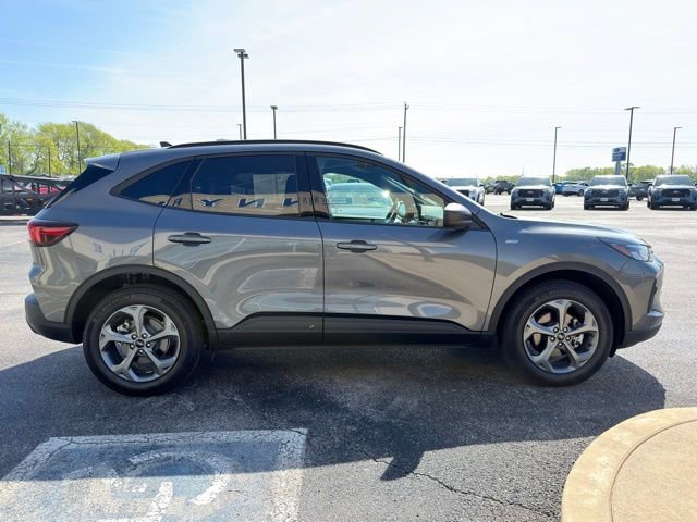 Certified 2025 Ford Escape ST-Line w/ Cold Weather Package AWD/4WD image 4
