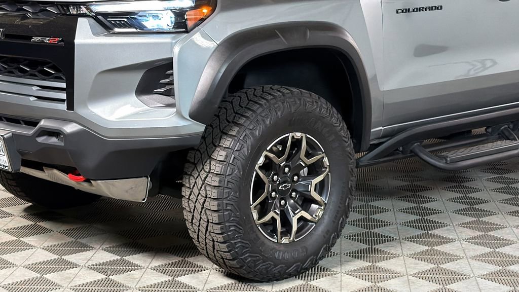 Used 2025 Chevrolet Colorado ZR2 w/ Technology Package image 4