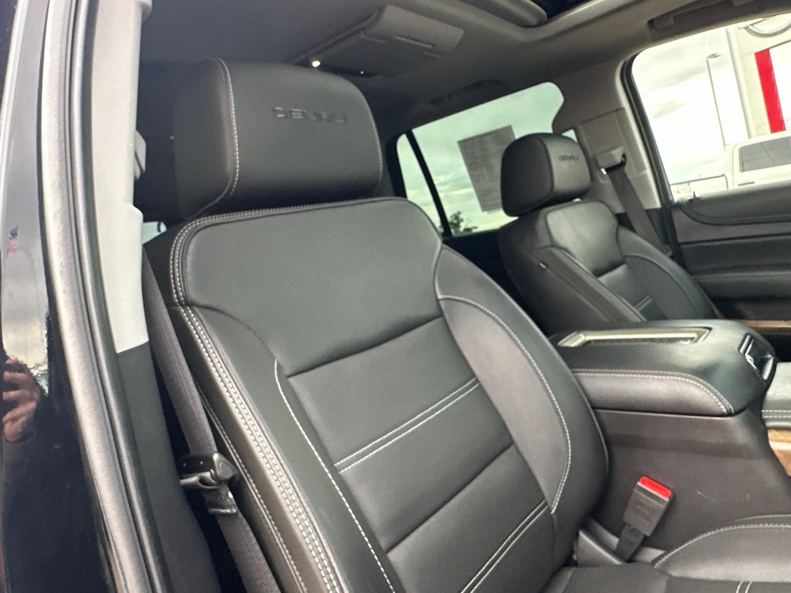 Used 2019 GMC Yukon Denali w/ Denali Ultimate Black Edition AWD/4WD image 44