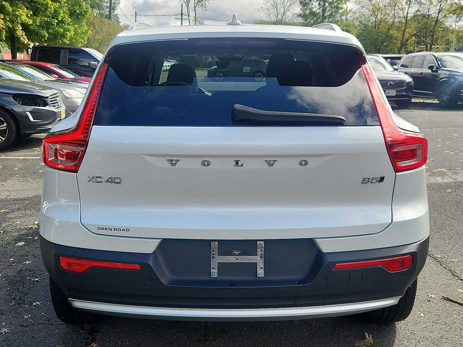 Used 2023 Volvo XC40 B5 Plus w/ Driver Assist Package AWD/4WD image 5