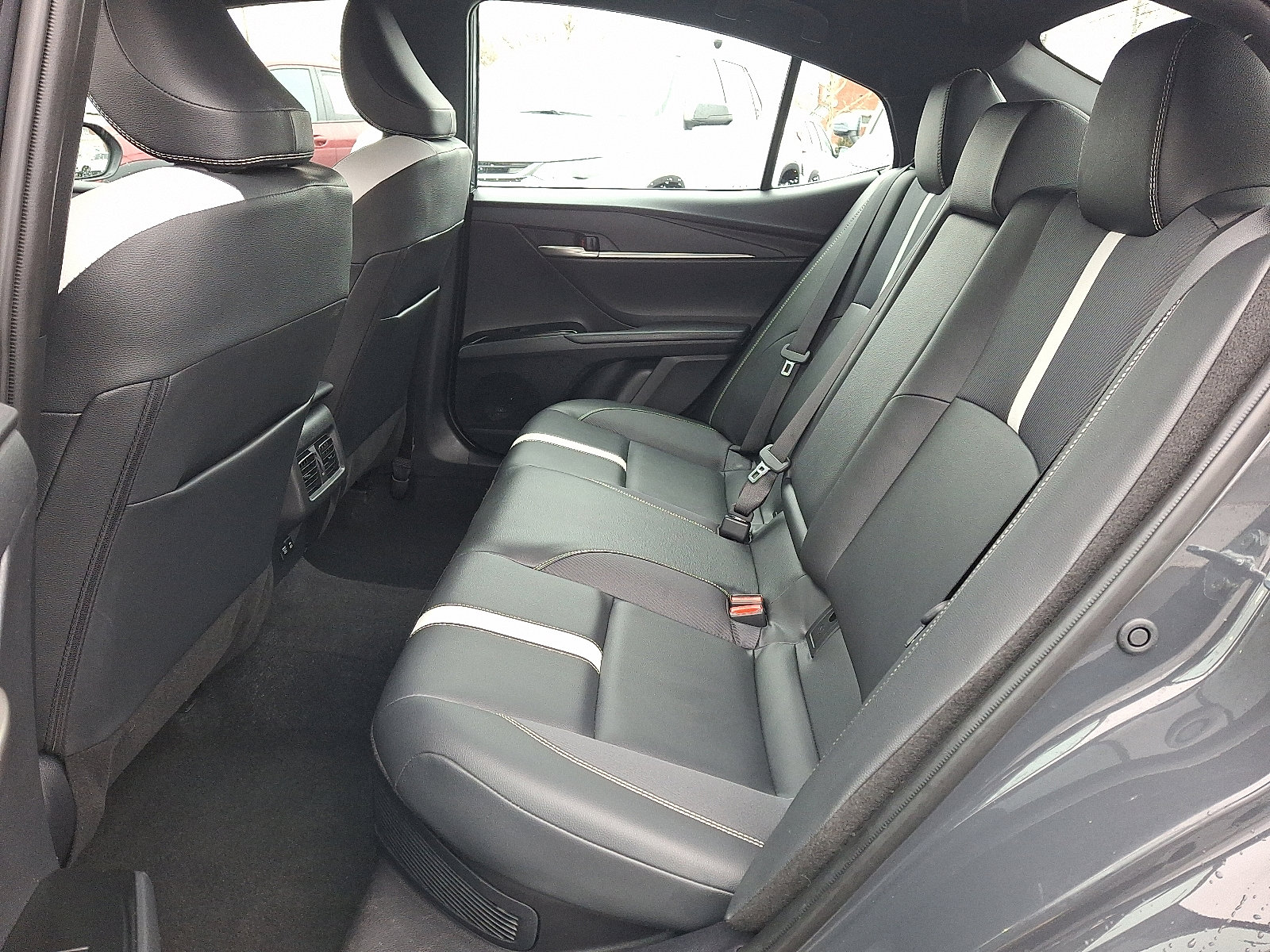 Used 2025 Toyota Camry SE image 11