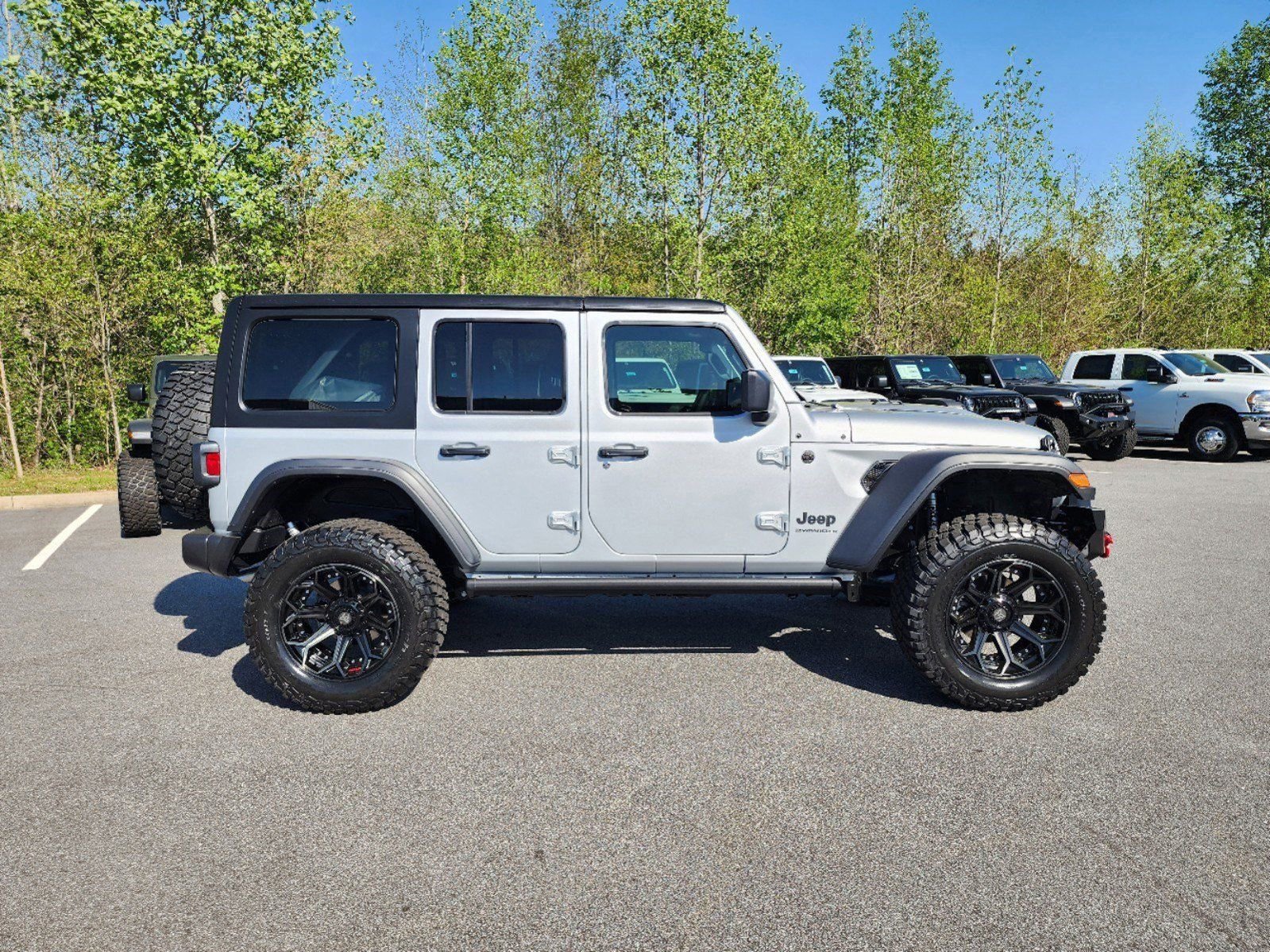 Used 2024 Jeep Wrangler Unlimited Sport image 2